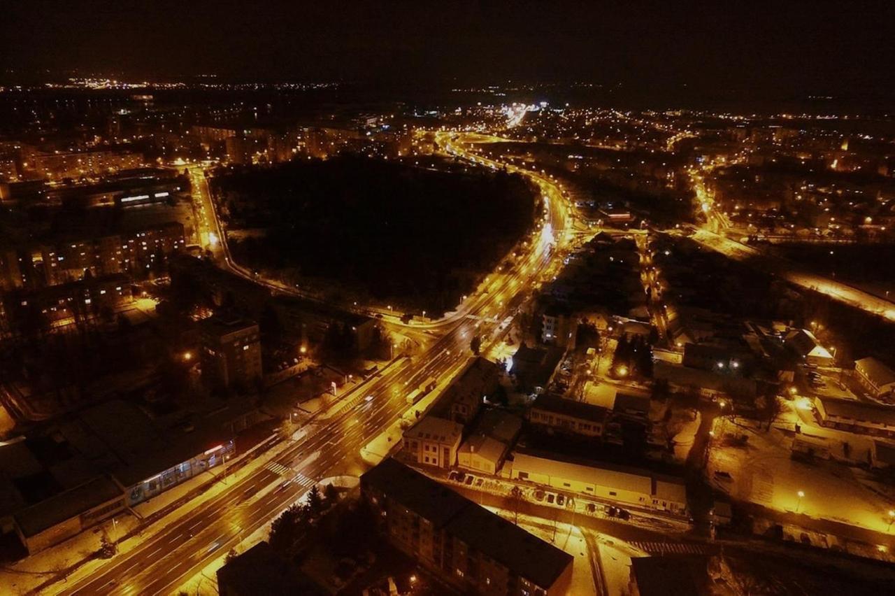 Komárno Amira Apartman מראה חיצוני תמונה